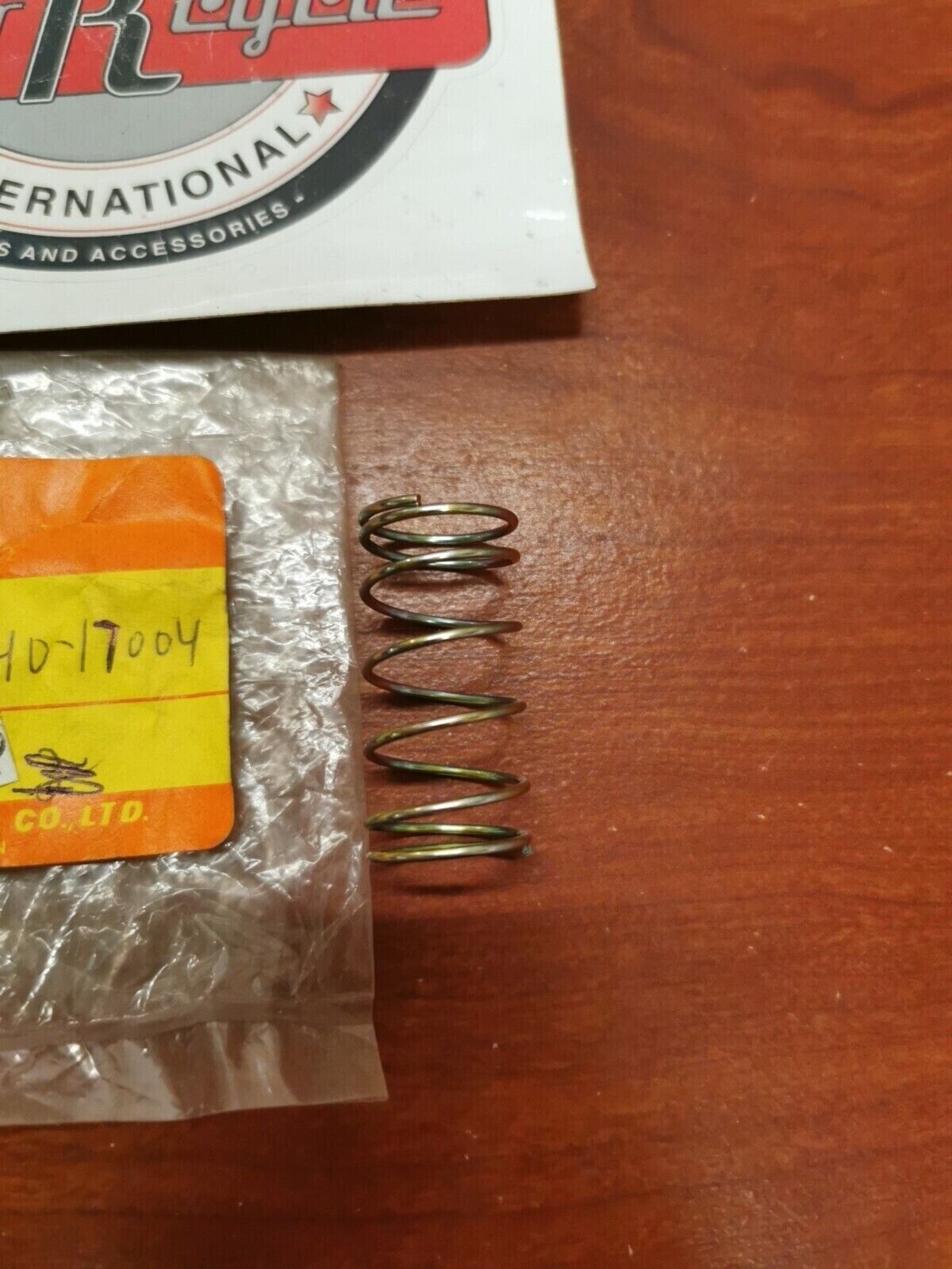 NOS Suzuki GS250 GS450 SIDE COVER SPRING 09440-17004 SUB. 09440-20009-XC0 S17
