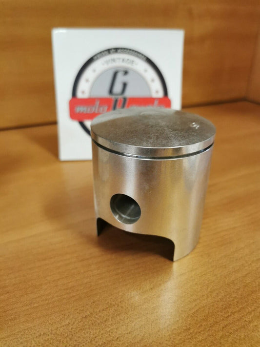 NOS YAMAHA GP433  1972  1973   PISTON  0.50 2ND O.S   820-11636-02-00  Y46