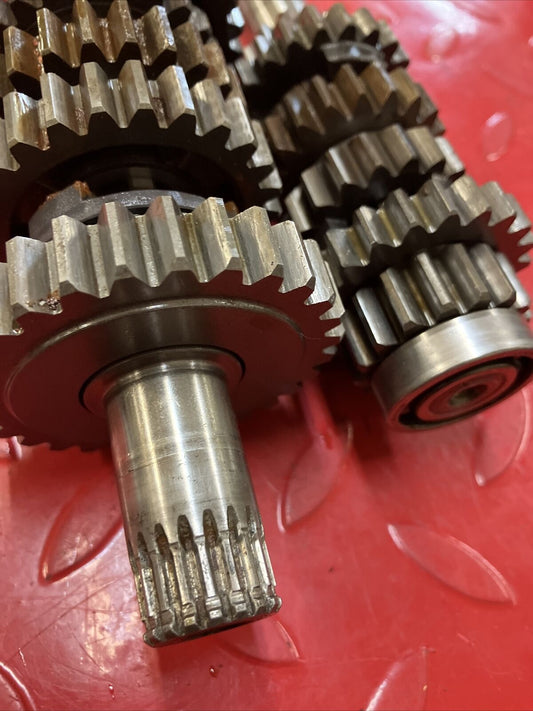 Suzuki RM125 1985 transmission mainshaft counterhsaft main counter shaft gear 2
