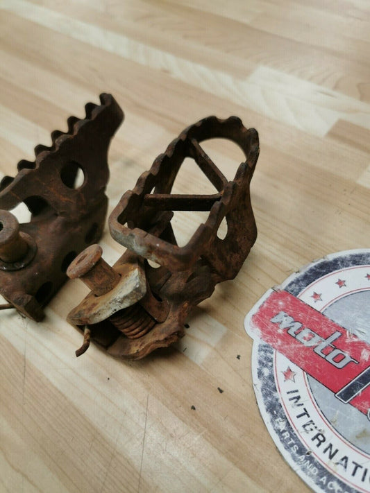 Yamaha YZ125 1987 footpeg footrest foot peg rest step left right 23X-27411-03-00