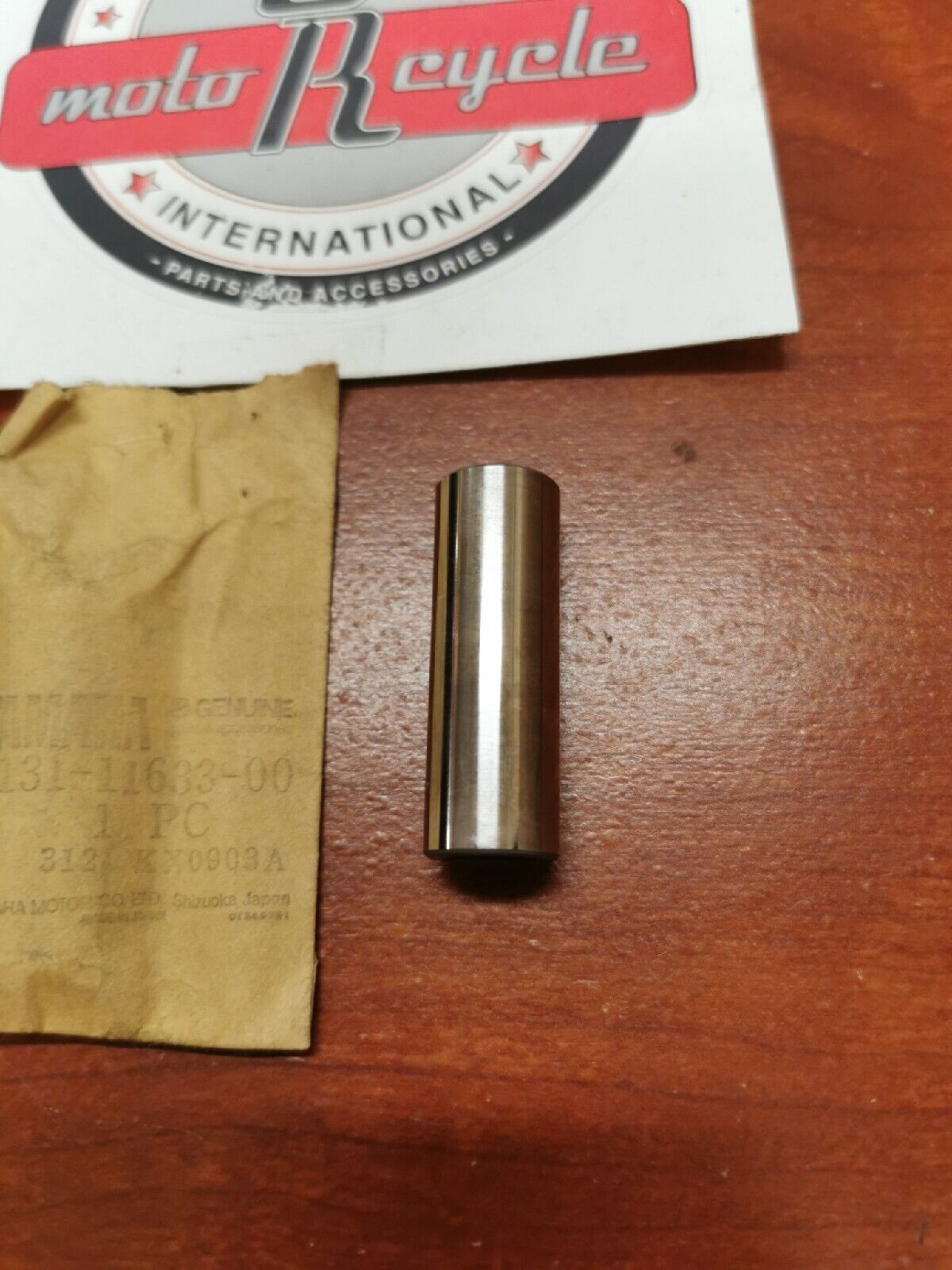 NEW NOS Yamaha PISTON PIN 131-11633-00-00 Y70