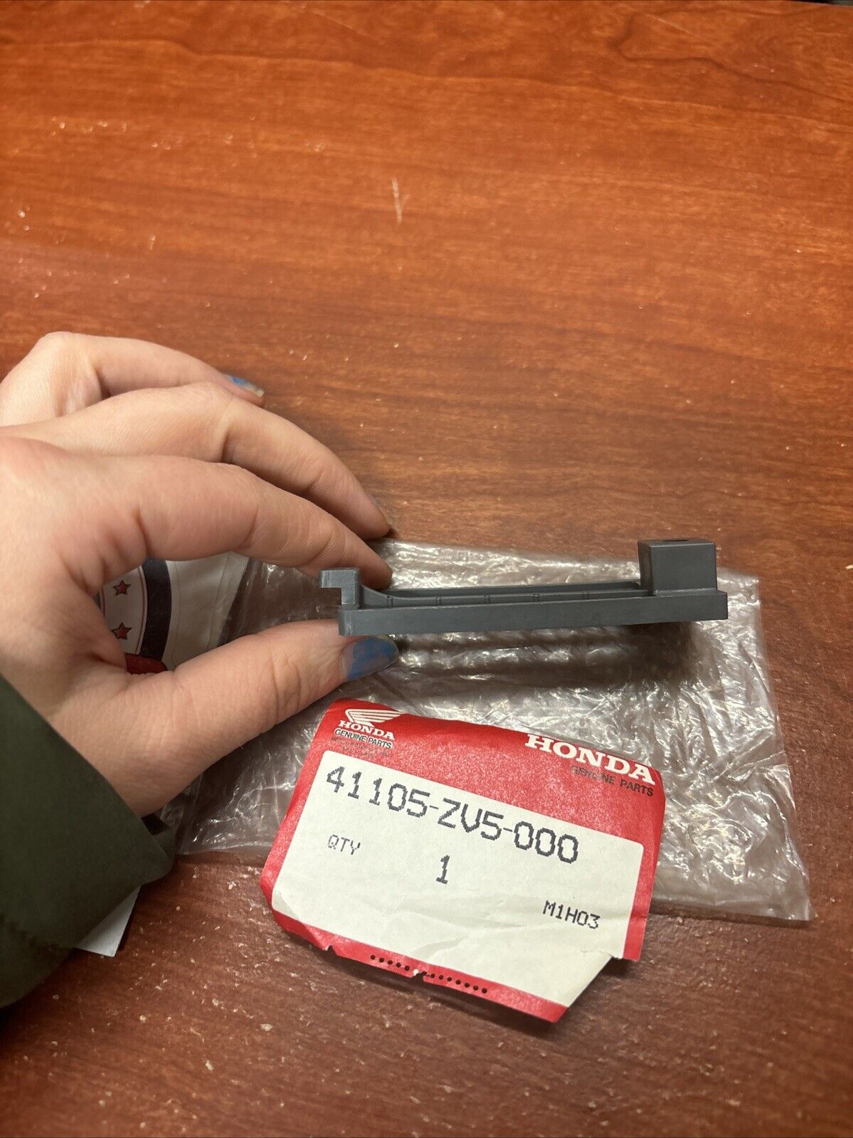 NOS Honda BF25 BF30 BF35 BF40 BF50 BF75 LEFT WATER SCREEN 41105-ZV5-000 H179