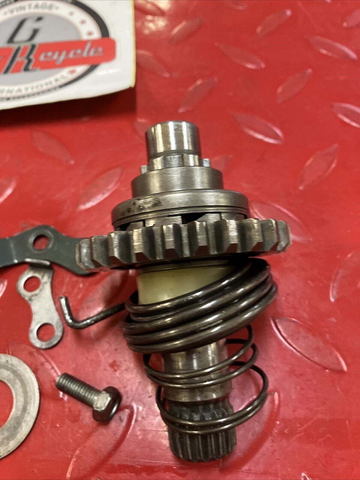 Suzuki RM125 1987 kickstarter kick starter shaft spindle idle gear 26211-05D03