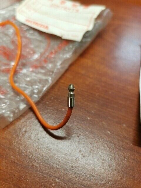NOS Honda S65 LEFT FRONT WINKER SOCKET 33453-035-000 H69