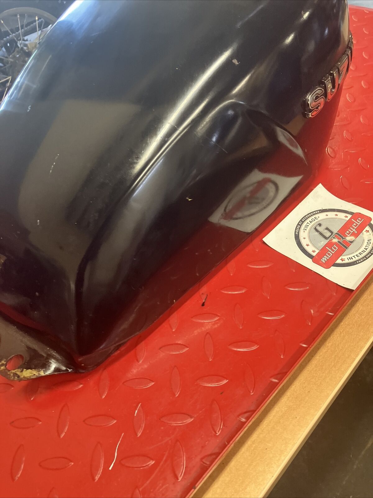 Suzuki GS750T 1982 Fuel tank gas petrol reservoir 2