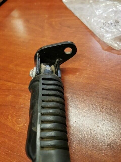 NOS Honda CX500 D GL400 GL500 RIGHT STEP INCOMPLETE 50610-415-000 H84