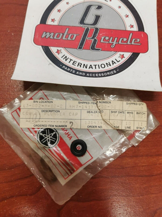 NOS YAMAHA XV700 XV920 XV750 CARBURETOR PLUNGER CAP COVER 4H7-14173-00-00 Y72