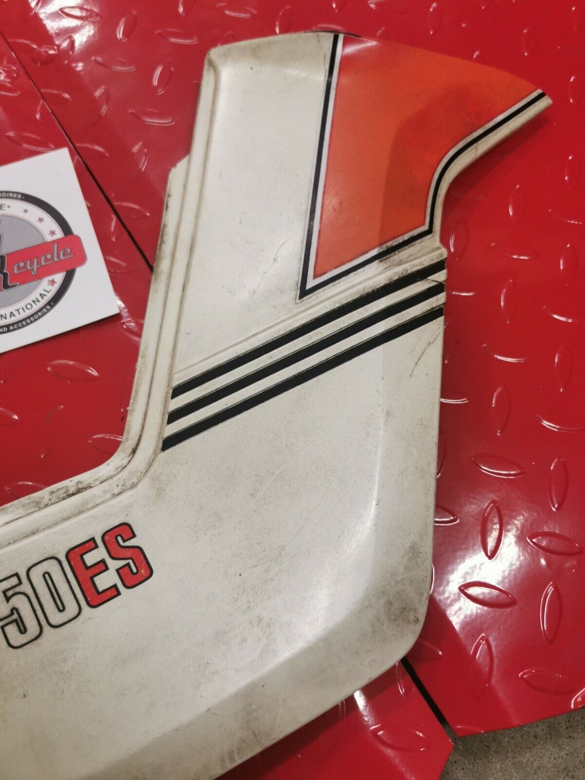 Suzuki GS750ES 1983 right side cover panel fairing