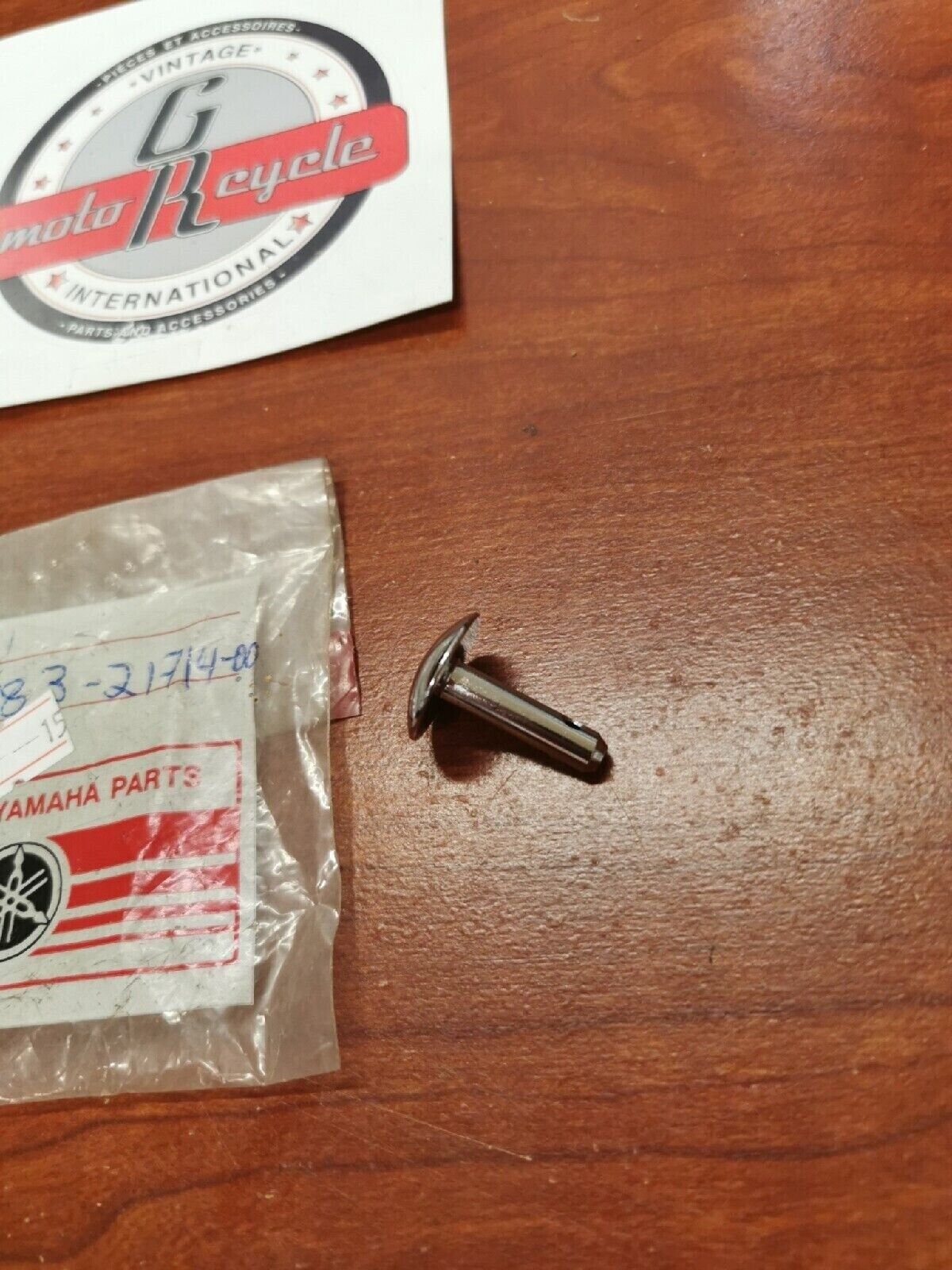NOS Yamaha TT500 XT500 SIDE COVER KNOB 583-21714-00-00 Y68