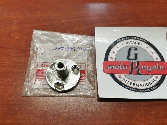 NOS Yamaha BT1100 XS1100 XV1100 XV1000 XV750 PUSH SCREW 2H7-16341-00-00 Y102