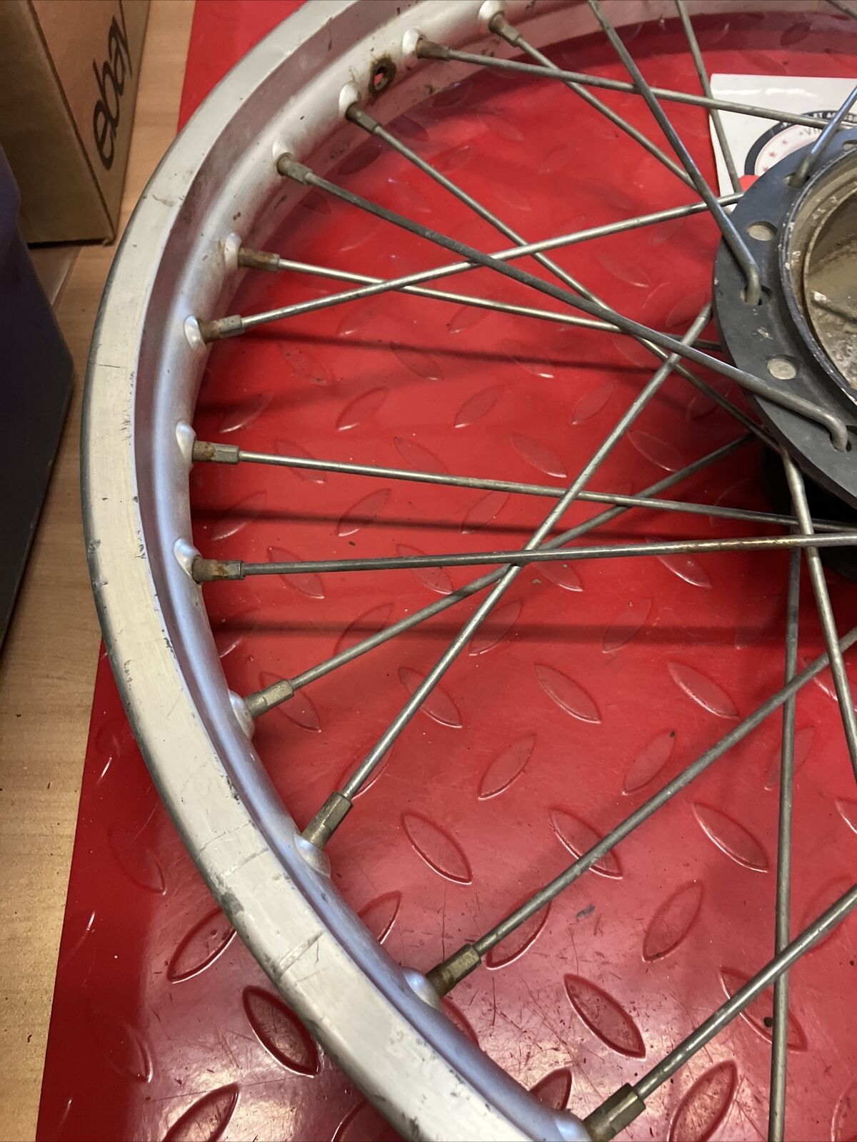 Yamaha IT250 1983 front wheel rim hub