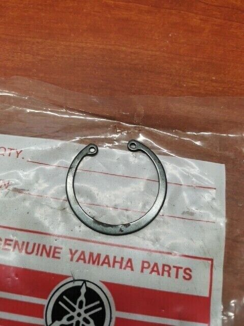 NOS Yamaha EW433 EX340 EX440 GP292 GP433 SL292 CIRCLIP 93420-44029-00 Y136