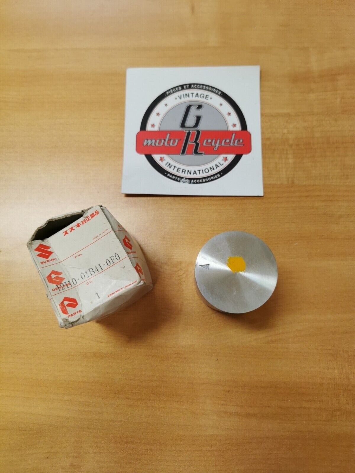 NOS SUZUKI RM125  1988  PISTON  12110-01B41-0F0  S8