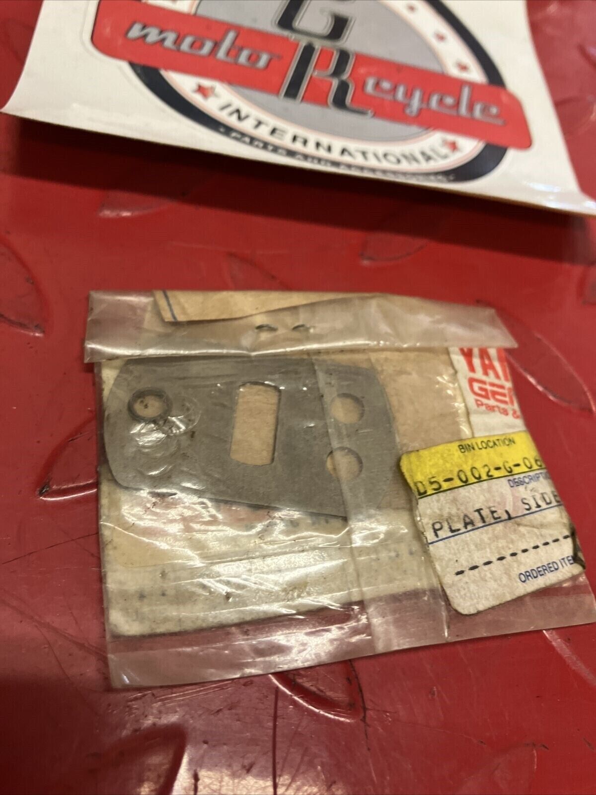 NEW NOS YAMAHA SIDE PLATE 52G-18561-00-00 Y62