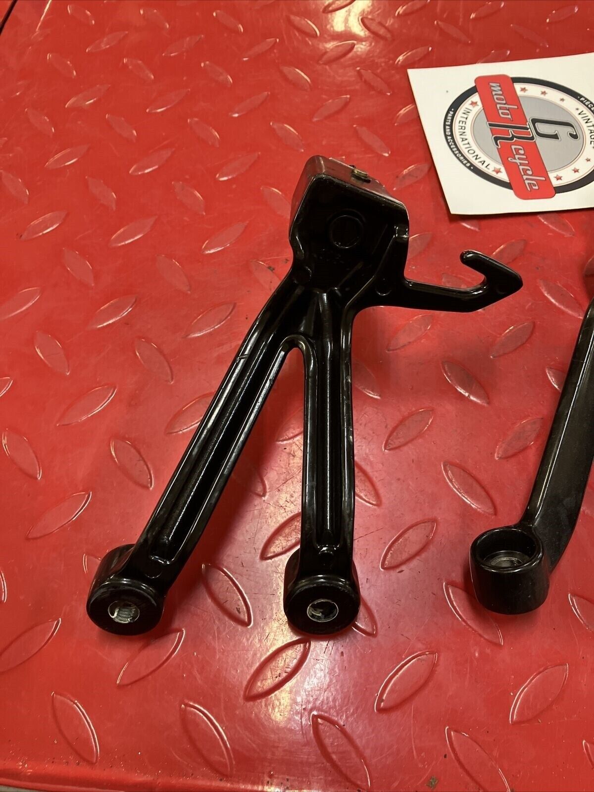 Suzuki GSXR1000 2003 footpegs footrests left right foot peg rest 43600-18G00