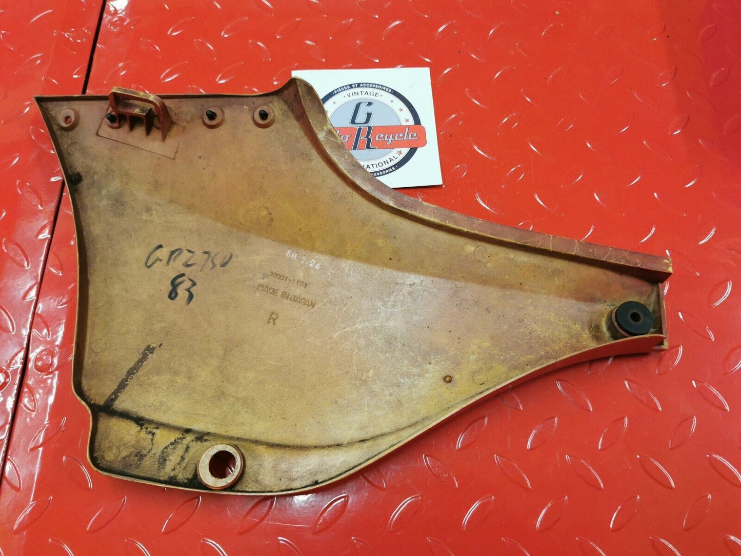 Kawasaki GPZ750 1983 right side cover panel fairing 1984