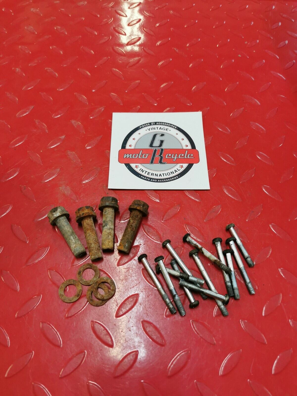 Yamaha DT125 1975 engine cylinder head / crankcase bolt nut washer hardware