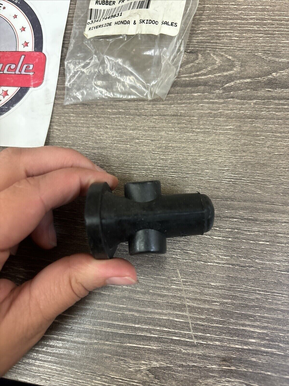 NOS Honda CB750 CB1100R CX650E FRONT TURN SIGNAL RUBBER 33417-445-631 H120