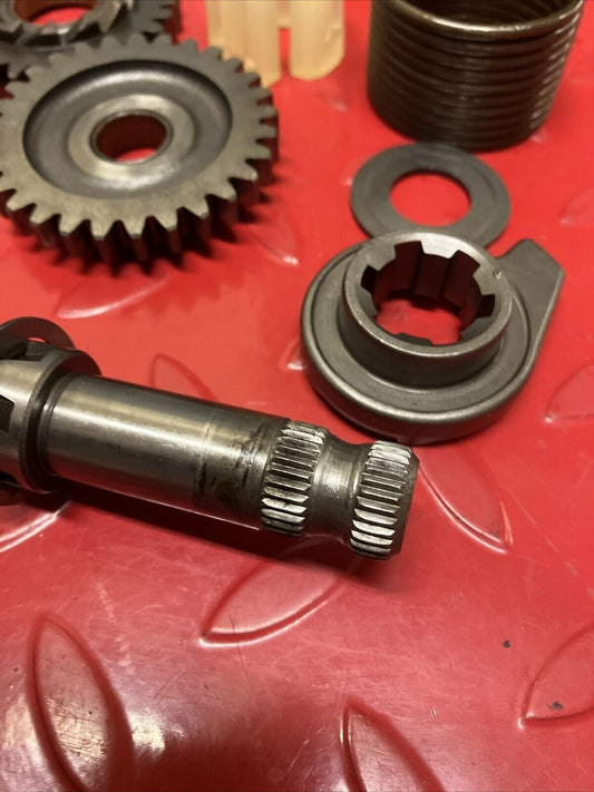 Suzuki DS100 1980 kickstarter kick starter spindle shaft gear assy