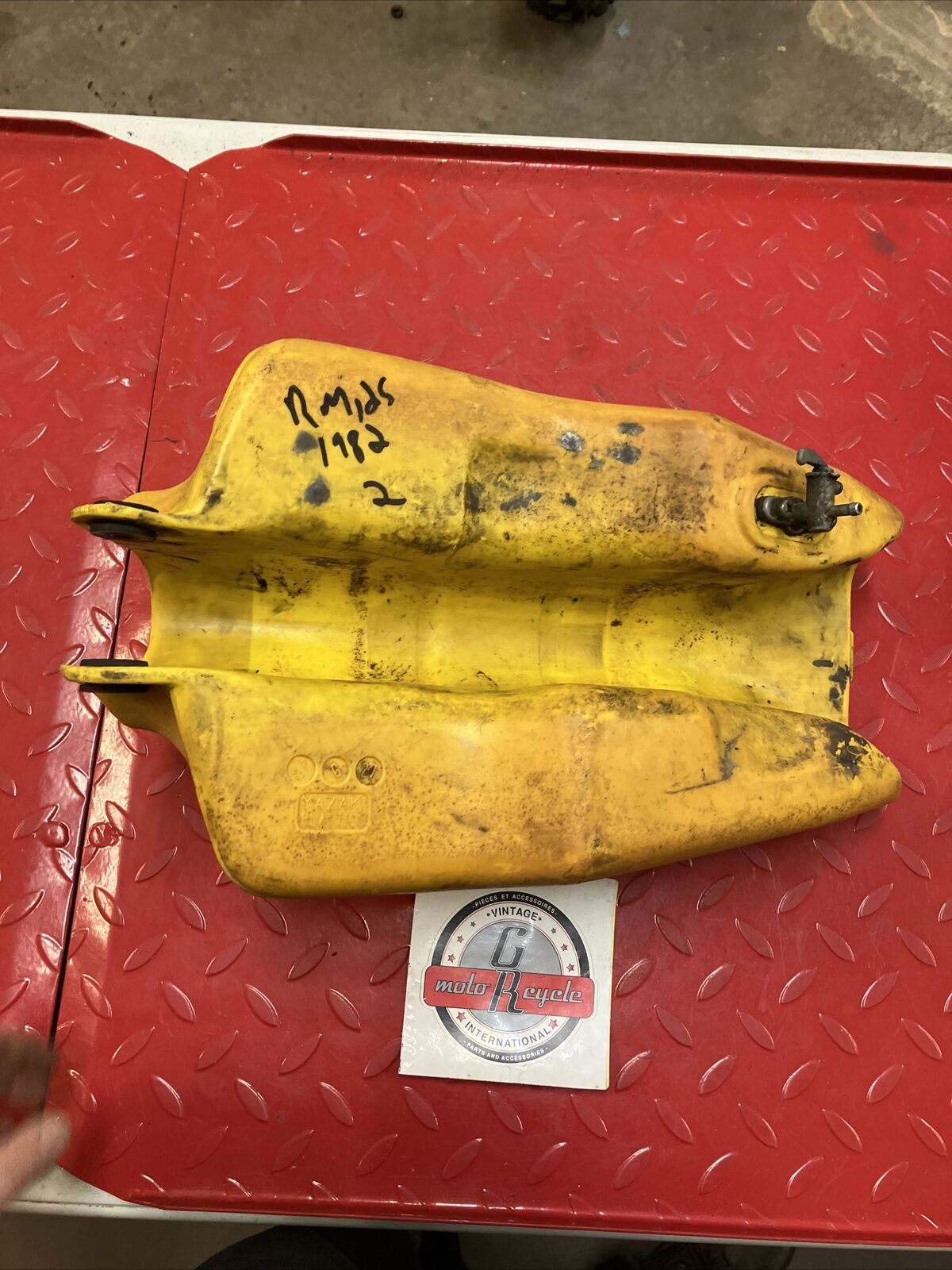Suzuki RM125 1982 fuel tank gas petrol reservoir 1981 1983 2