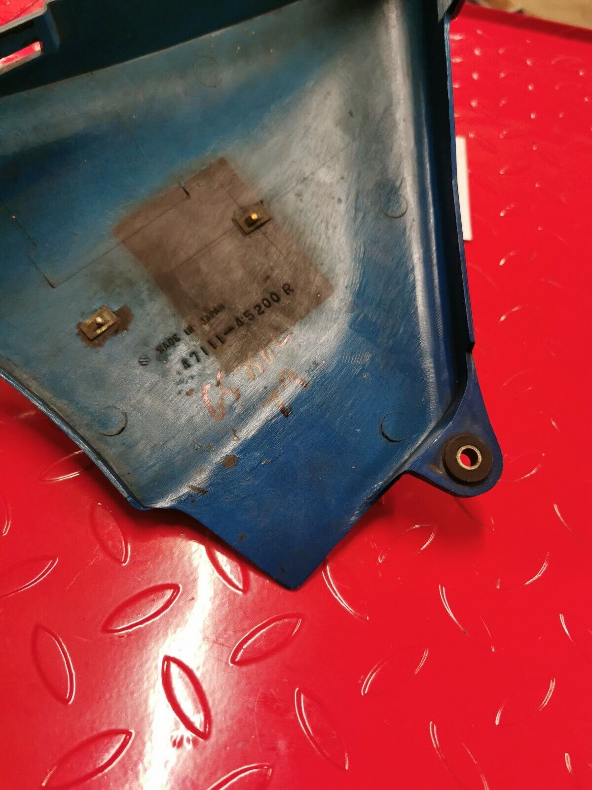 Suzuki GS750L 1979 right side cover panel fairing
