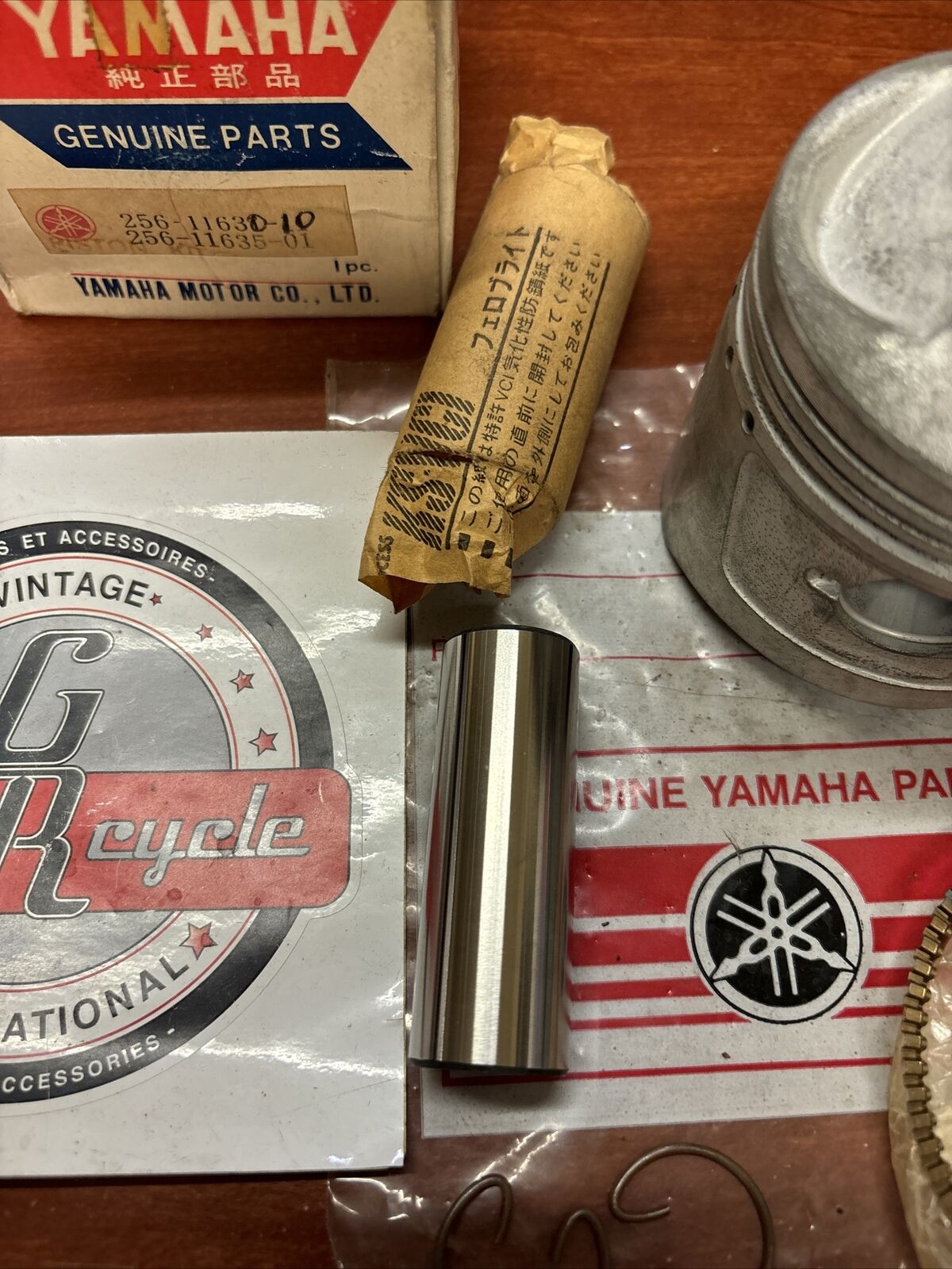 NOS Yamaha XS1 XS2 PISTON KIT O/S 0.25 256-11631-11-00 256-11635-01-00 Y176