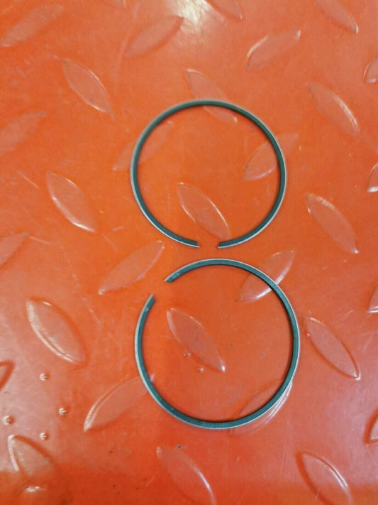 NOS YAMAHA IT125 1981 PISTON RING SET 1ST O/S 3R9-11610-10 Y54