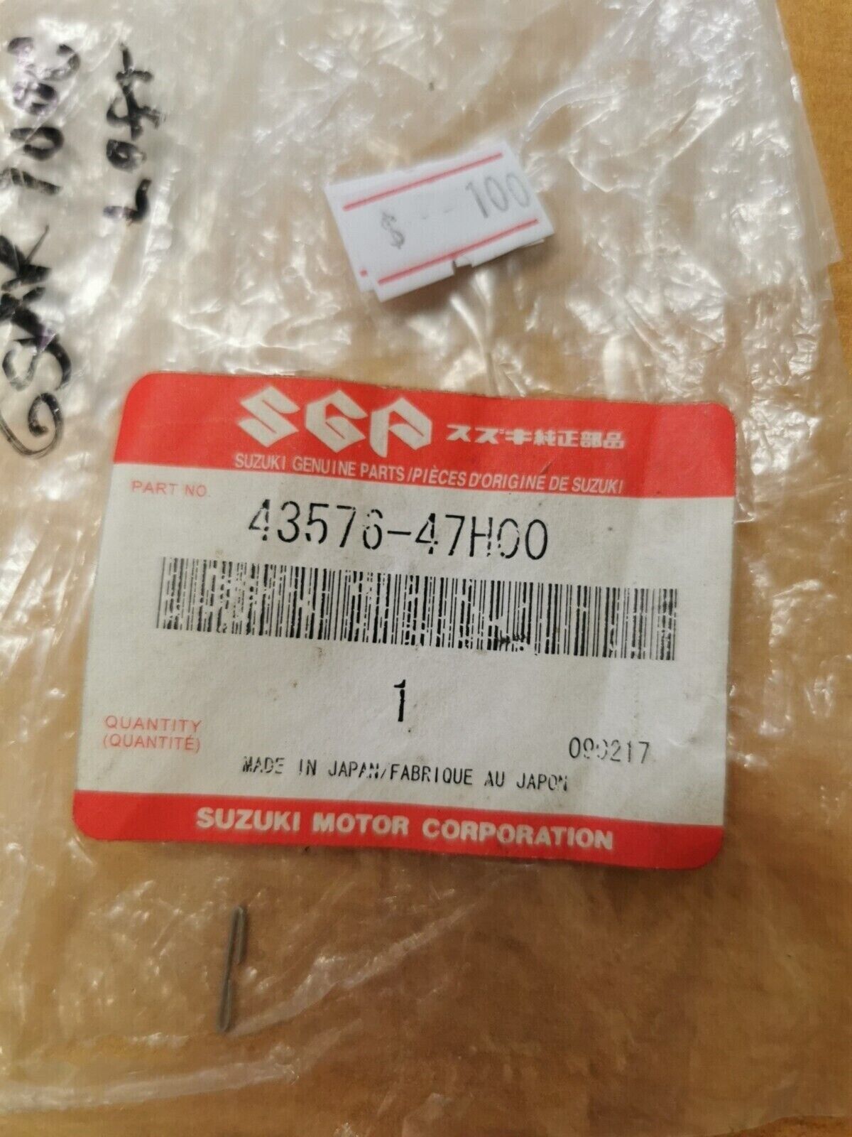 NOS SUZUKI GSXR1000  LEFT HAND FOOTREST GUARD 43576-47H00  S9
