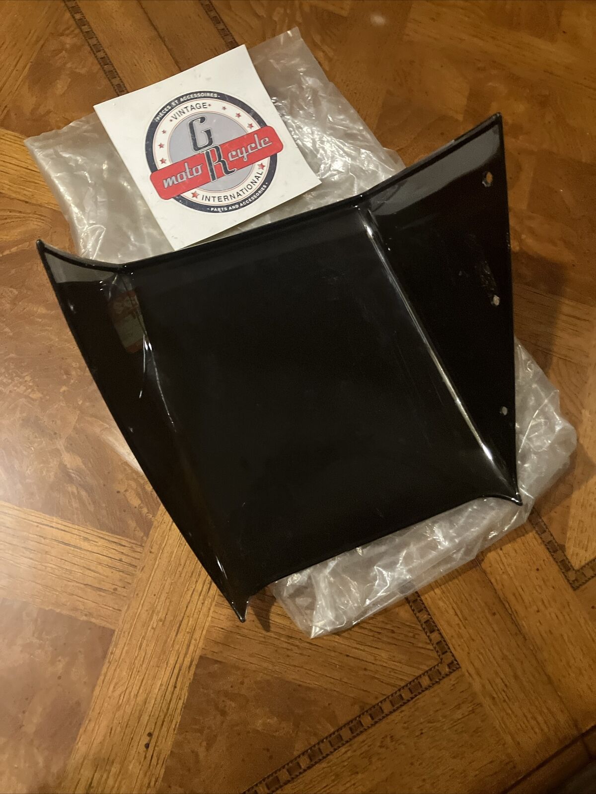 NOS Suzuki GS750E 1983 WINDSHIELD WIND SCREEN COWLING WINDOW 94611-31300 S34