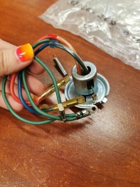 NOS Honda CB72 CB77 CP77 HEAD LIGHT SOCKET 33130-268-000 H98