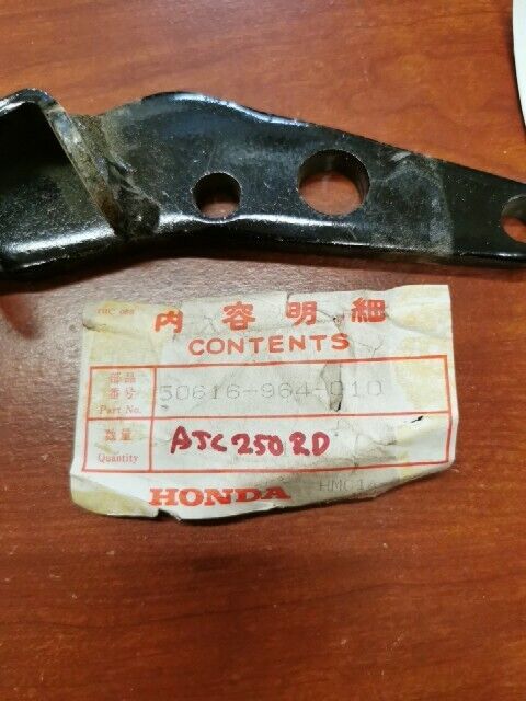 NOS Honda 1983 ATC250R RIGHT FOOTPEG PLATE 50616-964-010 H84