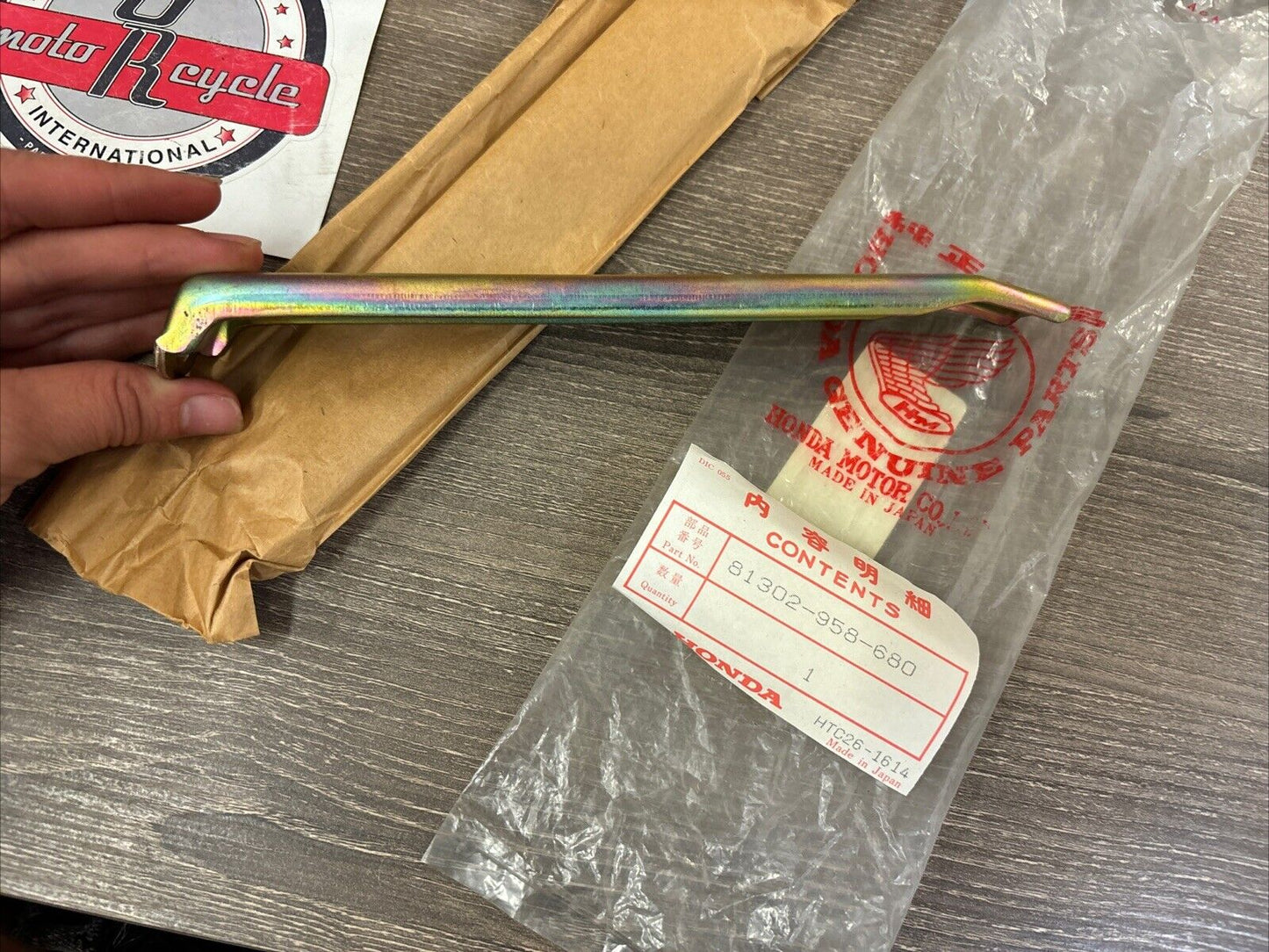 NOS Honda 1982 - 1984 ATC200E ATC200ES REAR CARRIER SUPPORT 81302-958-680 H119