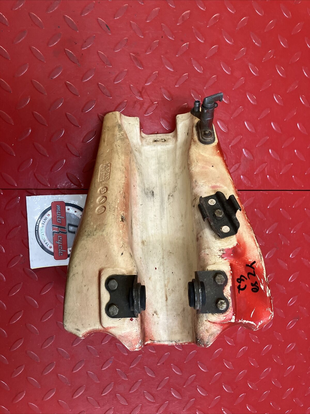 Yamaha YZ80 1982 fuel tank gas petrol reservoir