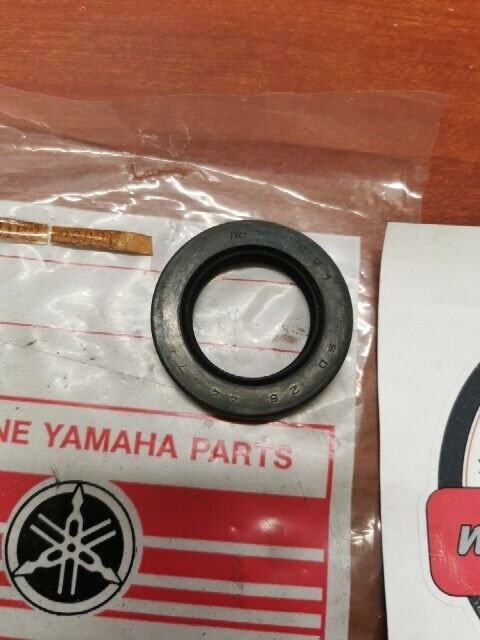NOS Yamaha FZR1000 CS3 OIL SEAL (28X44X7) 93102-28021-00 SUB 93106-28043-00 Y136