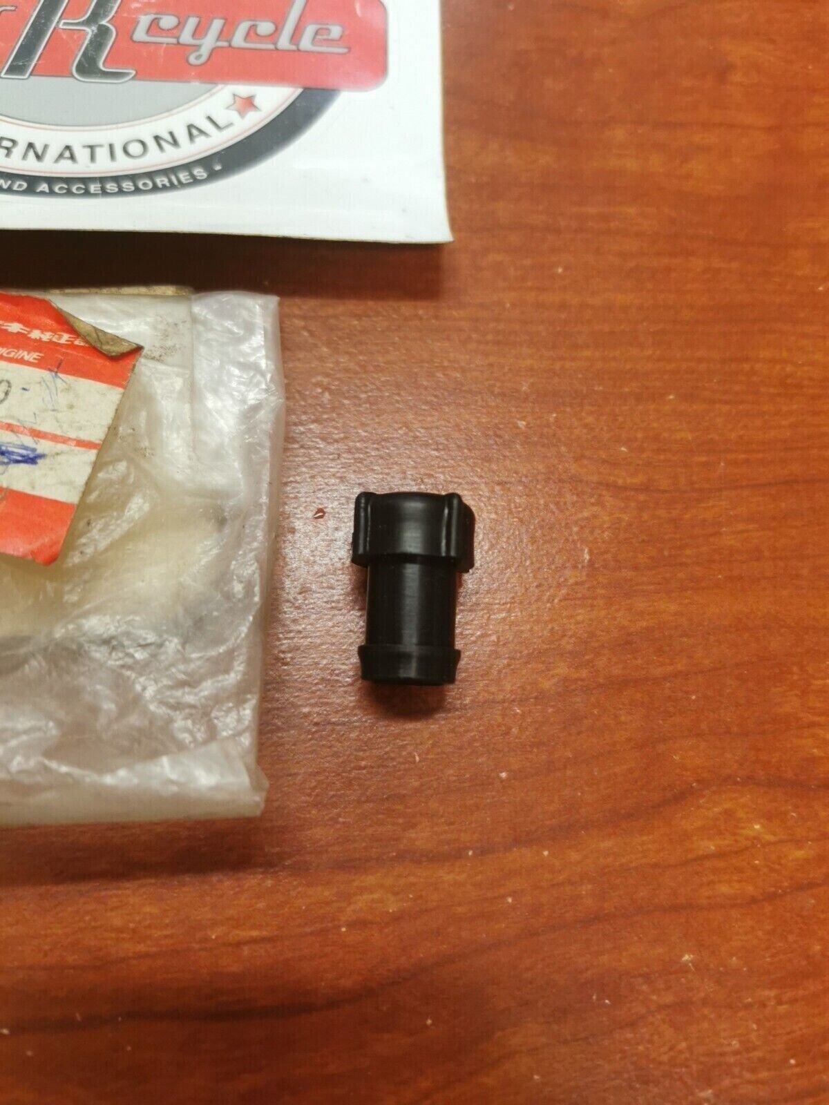 NOS Suzuki PLUG 13877-00190 S20