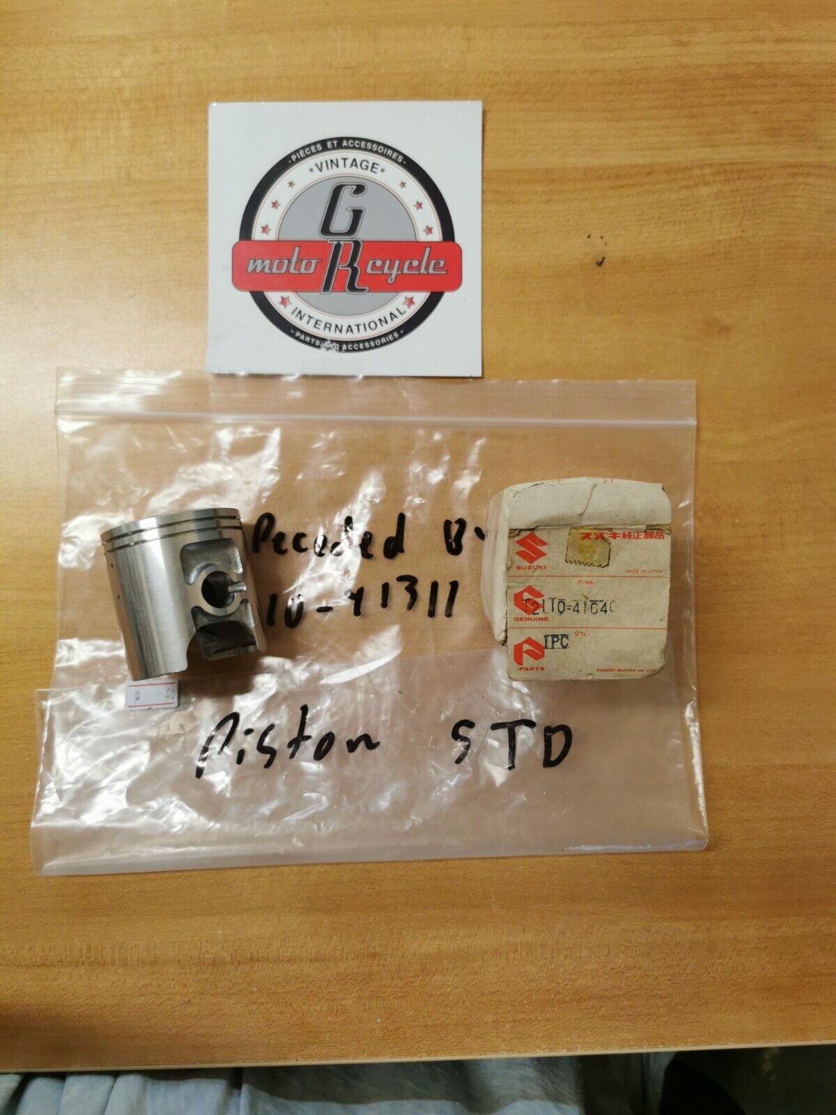 NOS SUZUKI RM125 1977 PISTON STD 12110-41640 SUPERCEDED BY 12110-41311 S7