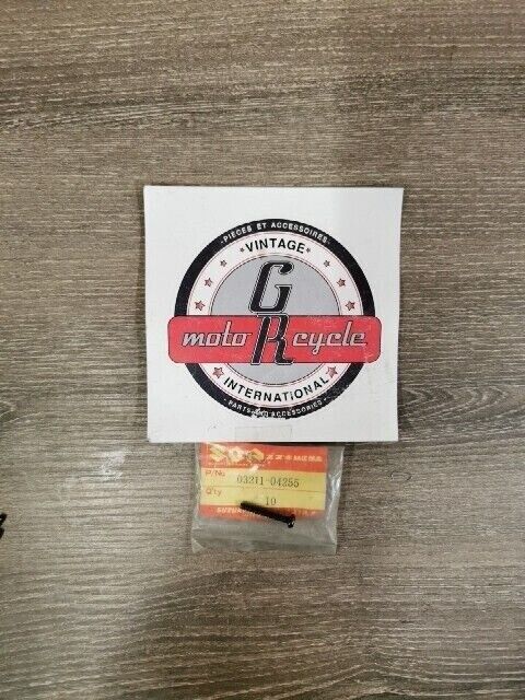 NOS SUZUKI RM60 TS75 GT500 TC100 GS400X GT500 TM75 SCREW 03211-04255 S47