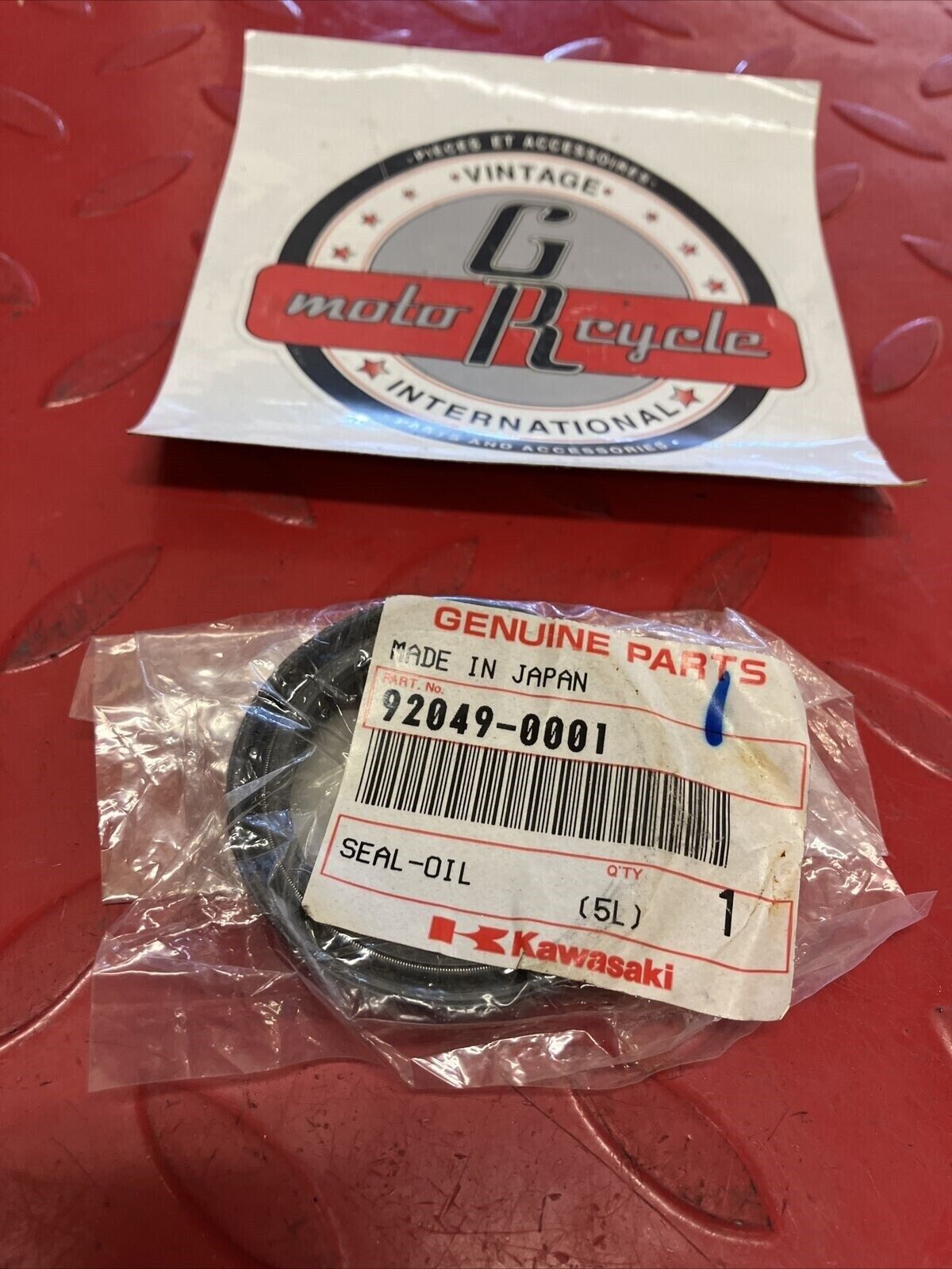 NOS KAWASAKI FRONT FORK OIL SEAL 92049-0001 K12