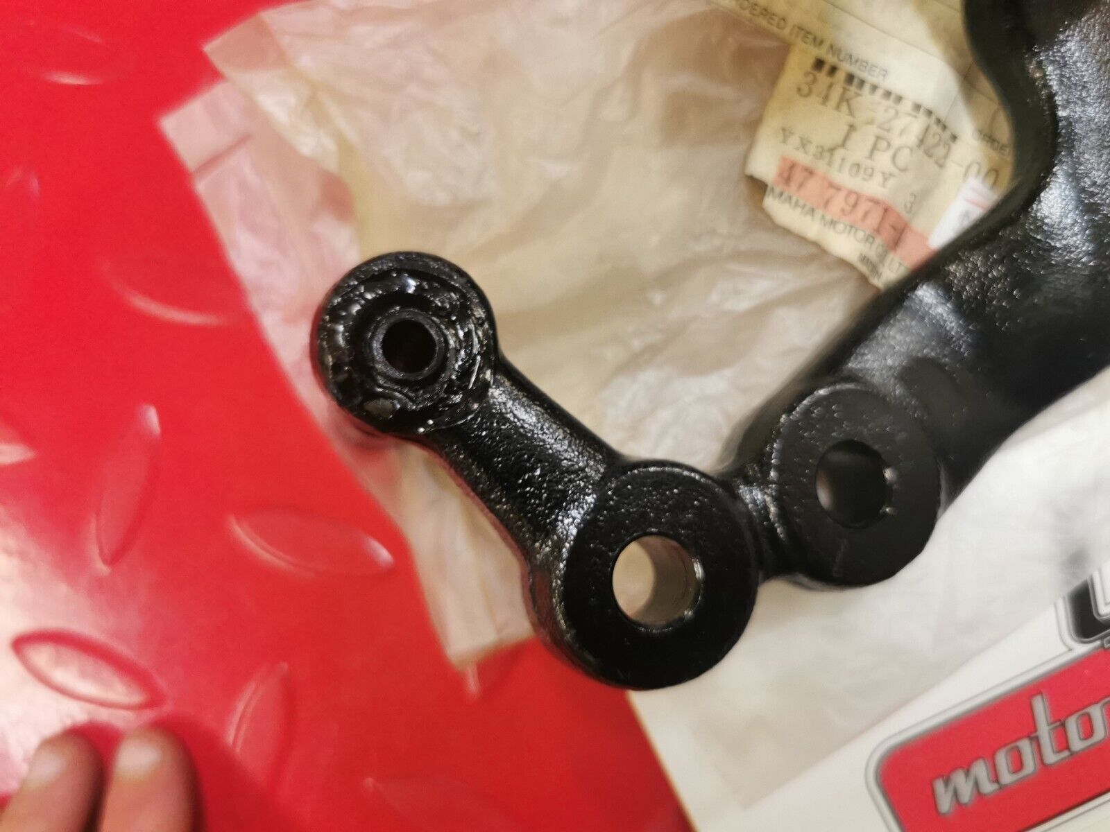 NOS YAMAHA 1986 TT600 BRACKET  FOOTREST 2  OFFROAD  34k-27422-00  Y15