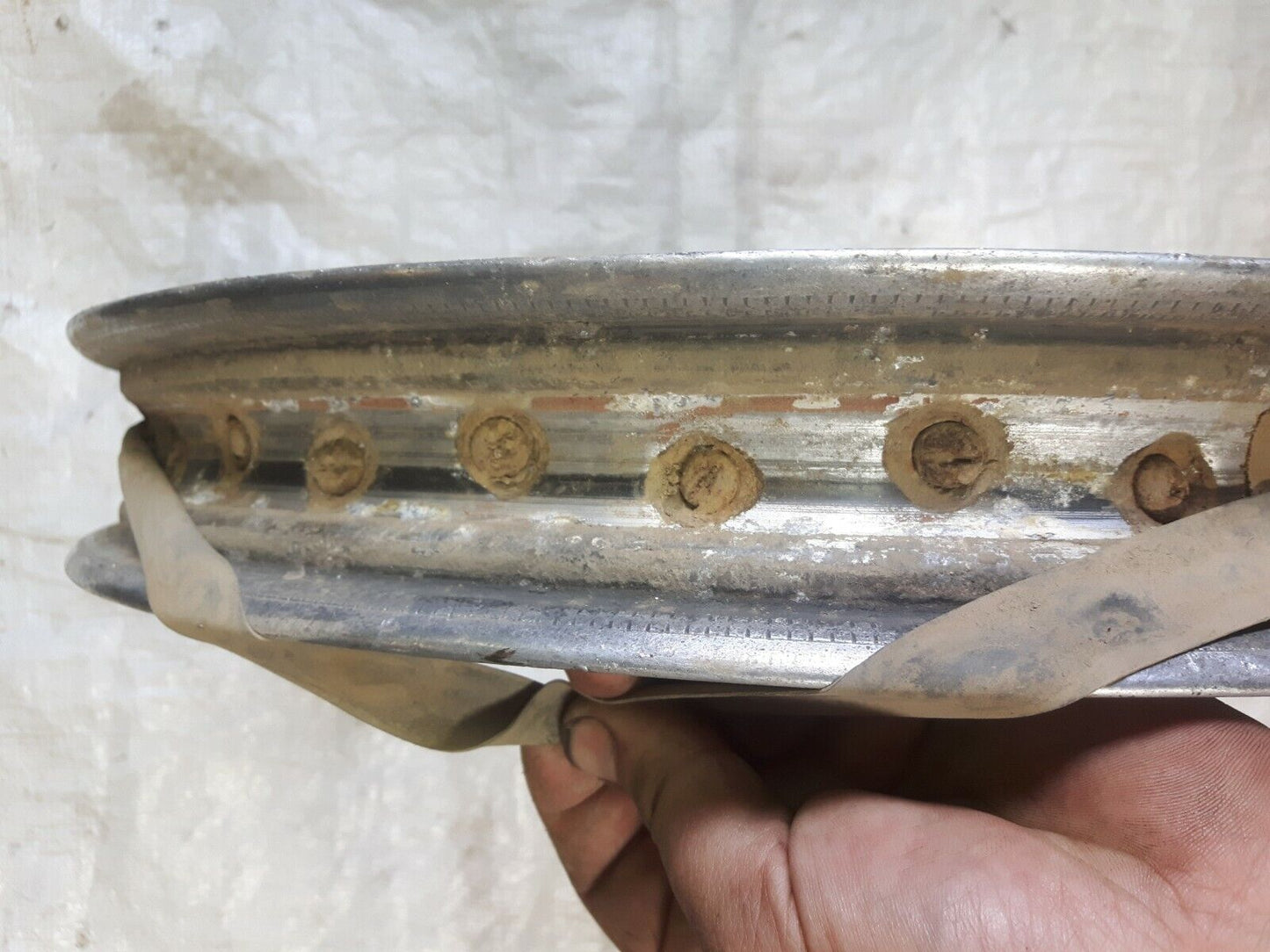 Suzuki PE175 1980 rear wheel hub rim 1981