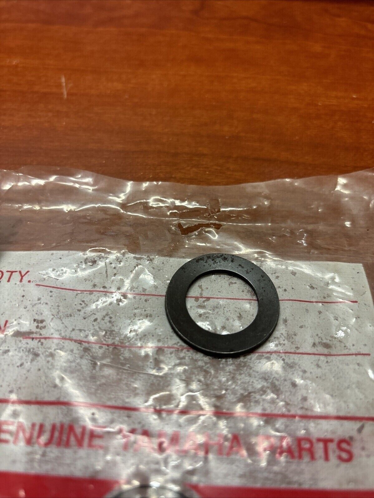 NOS Yamaha WASHER 853-47581-00-00 SUB 90208-20008-00 Y185