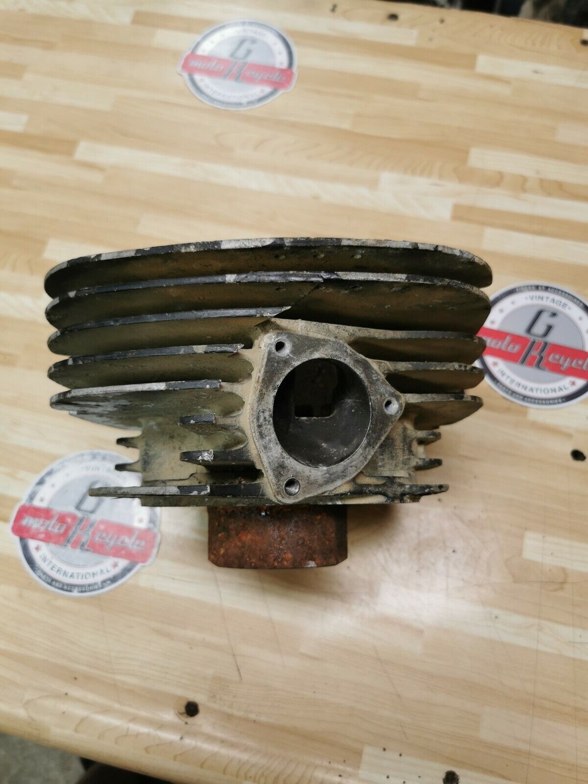 Suzuki RM250 1976 1977 cylinder jug barrel 11210-41642