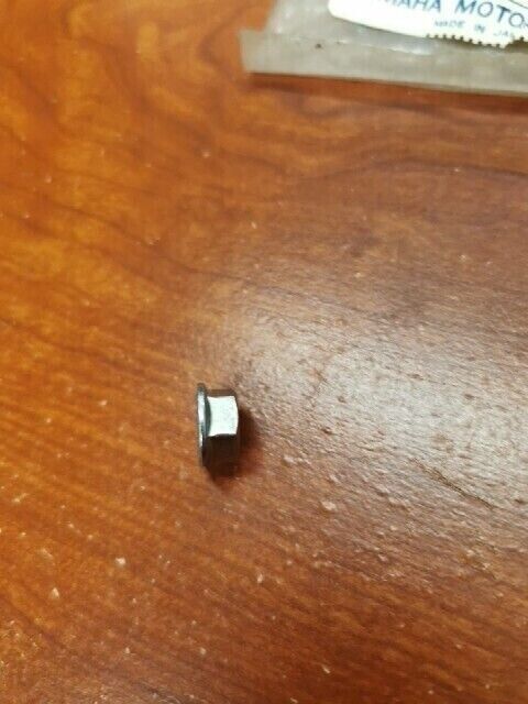 NOS Yamaha FLANGE NUT 95701-06100-00 SUB 95701-06500-00 95704-06500-00 9578 Y129