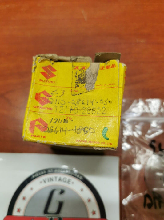 NOS Suzuki 1976 - 1978 RM100 PISTON 0.50 OVER 12110-28622 SUB. 12110-28623 S32