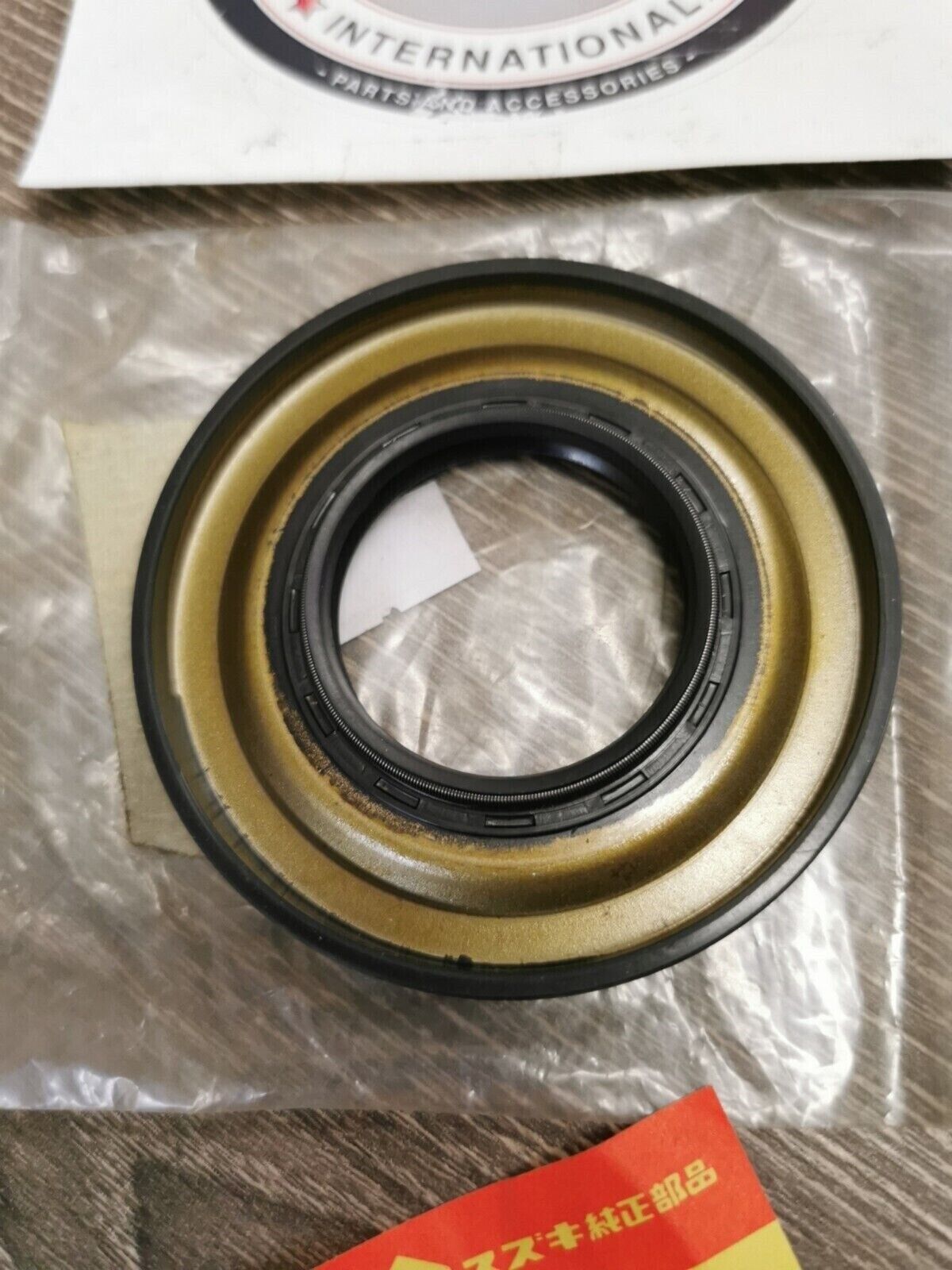 NOS SUZUKI GT750 1972 - 1977 CENTER CRANK OIL SEAL 09289-38001 S24