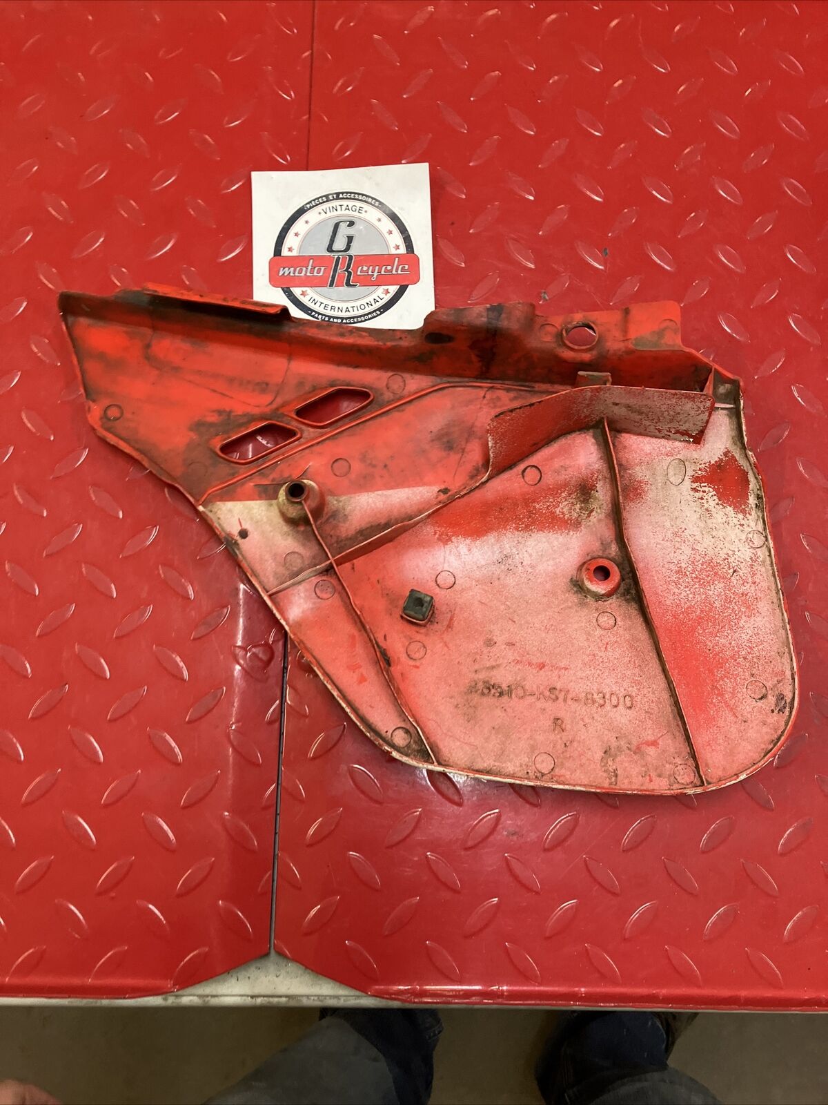 Honda CR250R 1988 right side cover panel