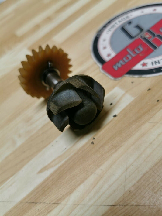 Yamaha DT200 1985 waterpump water pump impeller gear shaft