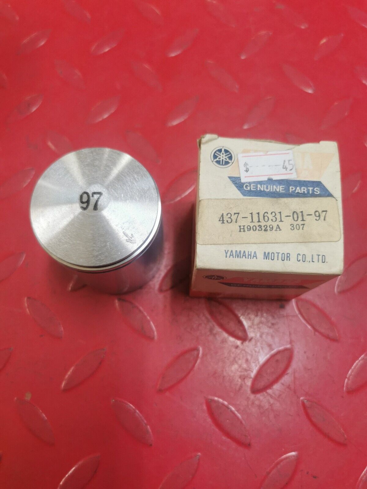 NOS Yamaha DT100A DT100B PISTON  STD 437-11631-01-97  Y34