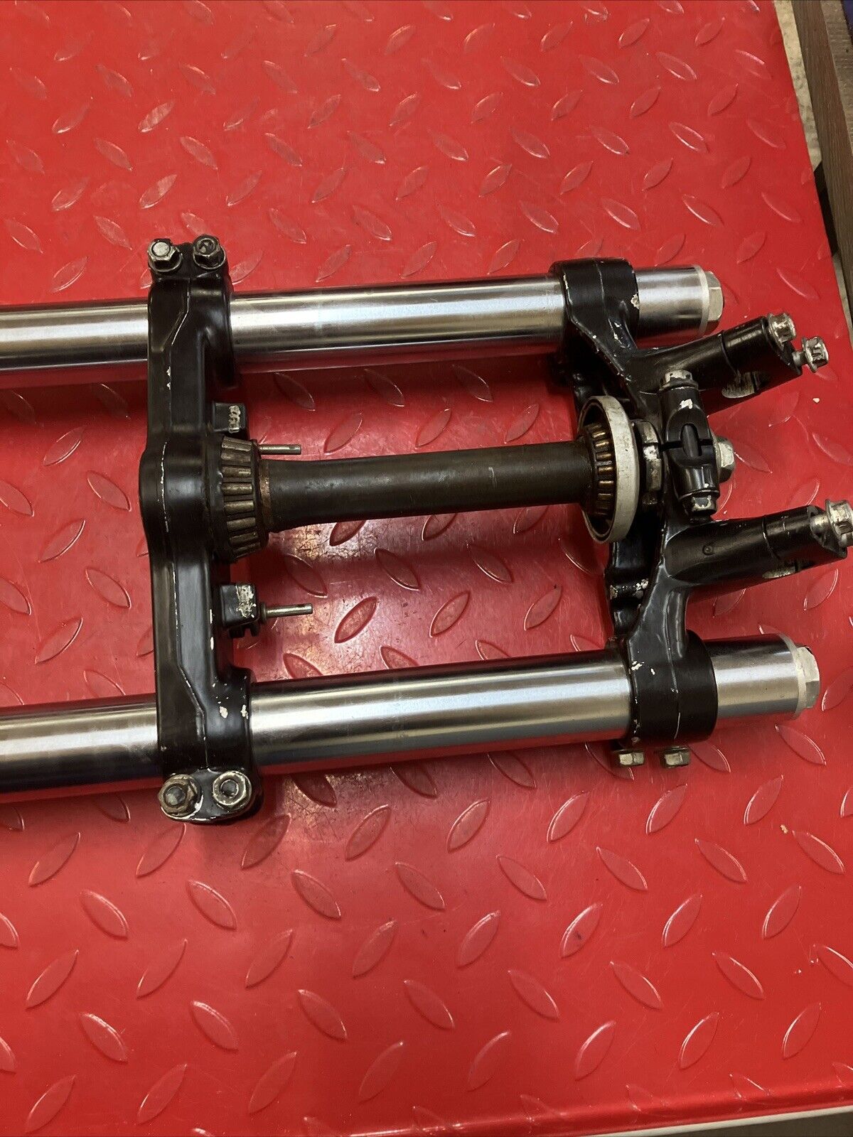 Yamaha YZ125 1977 front fork assembly triple clamp