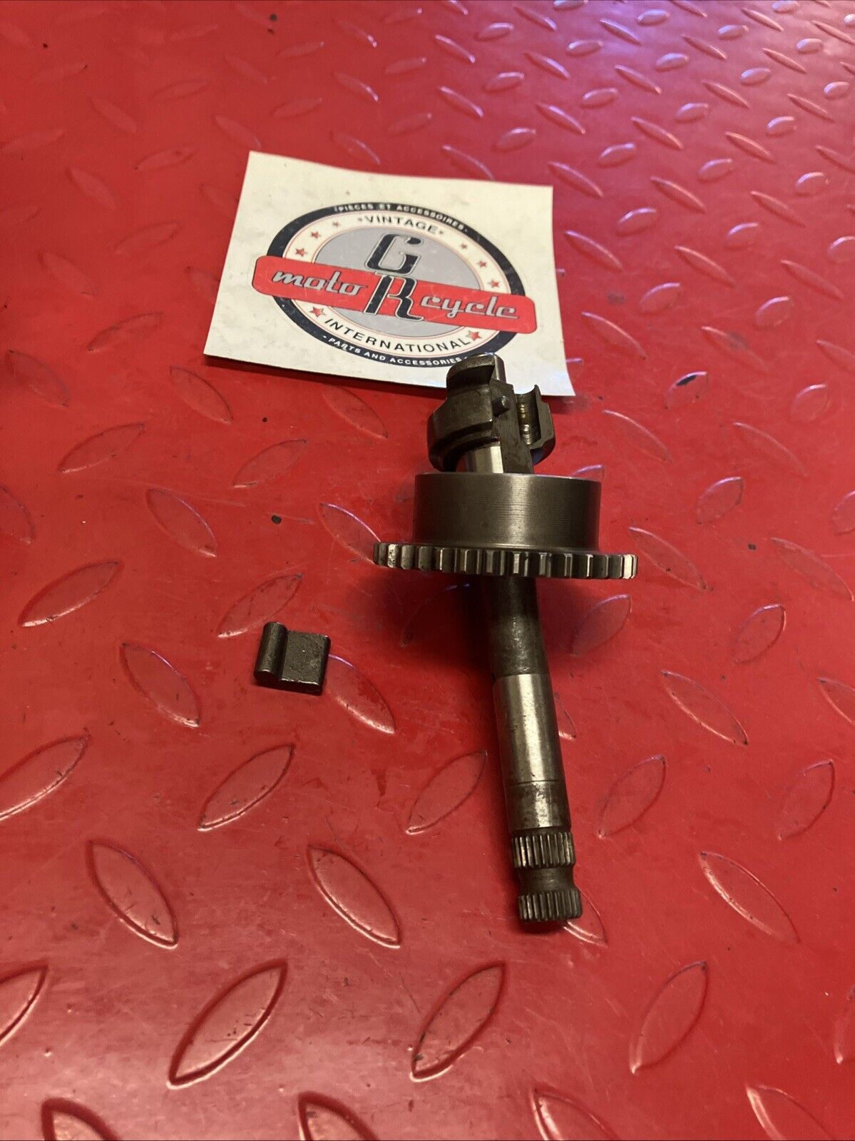 Kawasaki G4TR 1973 kickstarter kick starter spindle shaft gear